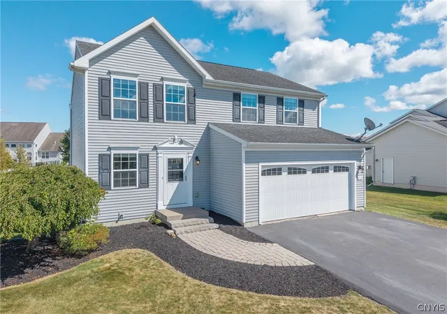 Photo 3 of Single family home for sale at 8710 Pizzuto Dr, Cicero, NY 13039 | MLS# S1709809 | Listing updated on 2026-08-31