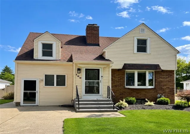 Photo 1 of Sale Pending at 100 Woodcrest Dr, West Seneca, NY 14220 | MLS# B1711158 | Listing updated on 2026-09-11