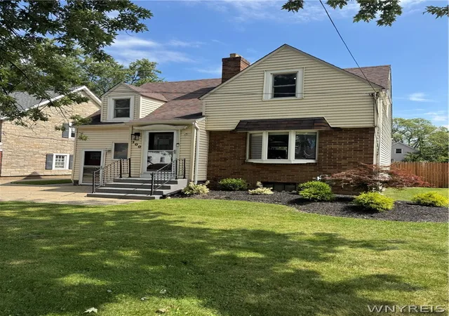 Photo 2 of Sale Pending at 100 Woodcrest Dr, West Seneca, NY 14220 | MLS# B1711158 | Listing updated on 2026-09-11
