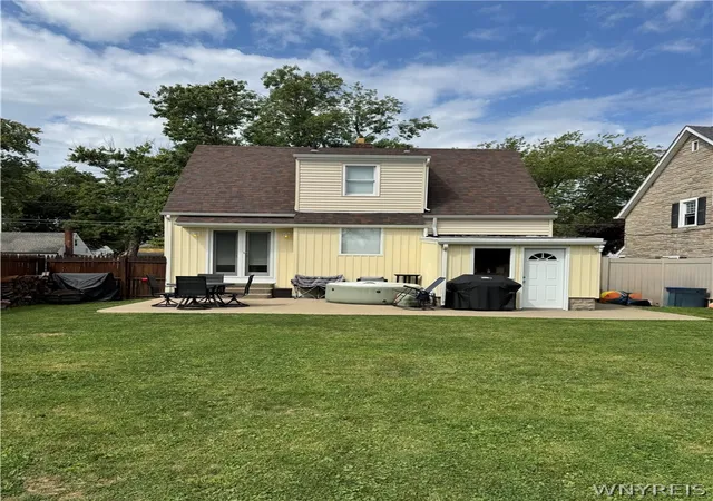 Photo 3 of Sale Pending at 100 Woodcrest Dr, West Seneca, NY 14220 | MLS# B1711158 | Listing updated on 2026-09-11