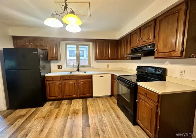 Photo 3 of Single family home for sale at 2104 Walnut Ave, Niagara Falls, NY 14301 | MLS# B1711275 | Listing updated on 2026-09-04