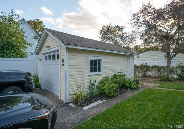 Photo 2 of Single family home for sale at 1275 Wyoming Ave, Niagara Falls, NY 14305 | MLS# B1711087 | Listing updated on 2026-09-12