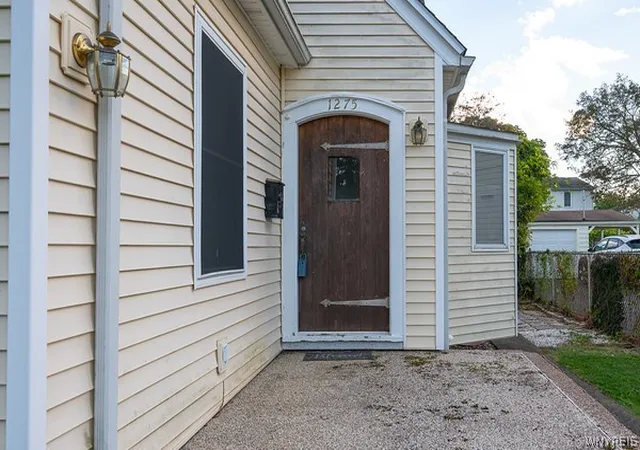 Photo 3 of Single family home for sale at 1275 Wyoming Ave, Niagara Falls, NY 14305 | MLS# B1711087 | Listing updated on 2026-09-12