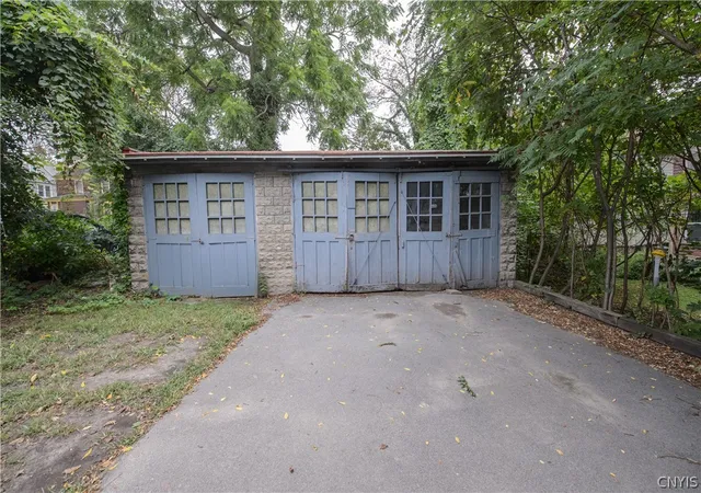 Photo 3 of House for sale at 115 Trinity Pl, Syracuse, NY 13210 | MLS# S1710970 | Listing updated on 2026-09-02