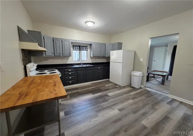 Photo 2 of Single family home for sale at 260 E Park St, Albion, NY 14411 | MLS# B1711314 | Listing updated on 2026-09-12