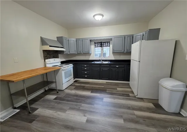 Photo 3 of Single family home for sale at 260 E Park St, Albion, NY 14411 | MLS# B1711314 | Listing updated on 2026-09-12