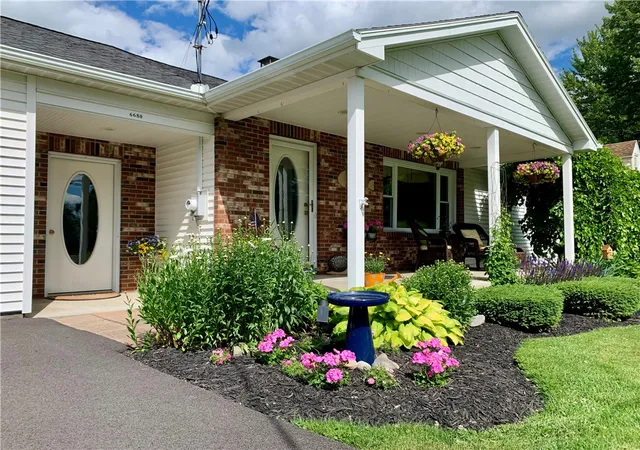 Photo 3 of Single family home for sale at 6680 E Lake Rd, Auburn, NY 13021 | MLS# R1710986 | Listing updated on 2026-08-31