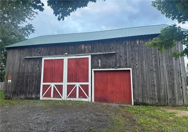 Photo 4 of Sale Pending at 7995 Westphalinger Rd, East Amherst, NY 14051 | MLS# B1711292 | Listing updated on 2026-09-13