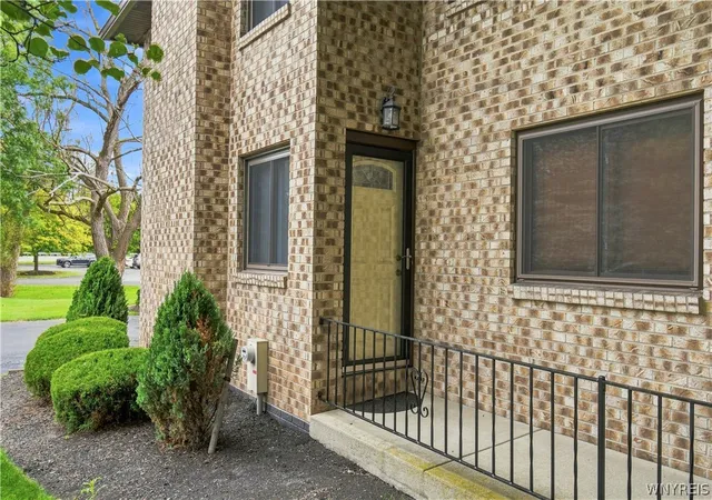 Photo 3 of Sale Pending at 120 Ellicott Crk Rd #10S, Tonawanda, NY 14150 | MLS# B1711182 | Listing updated on 2026-09-25