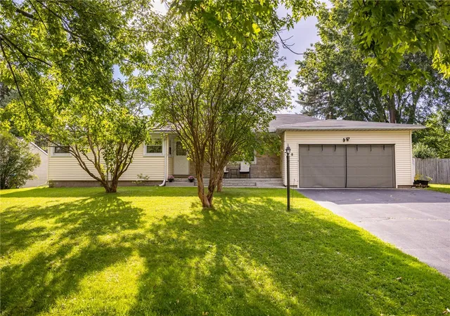 Photo 1 of Sale Pending at 8 Twin Oak Dr, Rochester, NY 14606 | MLS# R1710032 | Listing updated on 2026-09-10