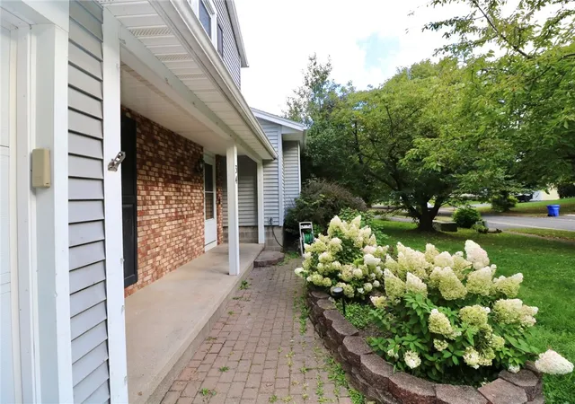 Photo 3 of Sale Pending at 34 Woodshire Ln, Rochester, NY 14606 | MLS# R1711171 | Listing updated on 2026-09-14
