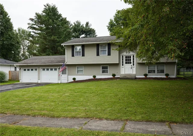 Photo 3 of Single family home for sale at 457 Bugbee Dr, Watertown, NY 13601 | MLS# S1711255 | Listing updated on 2026-09-12