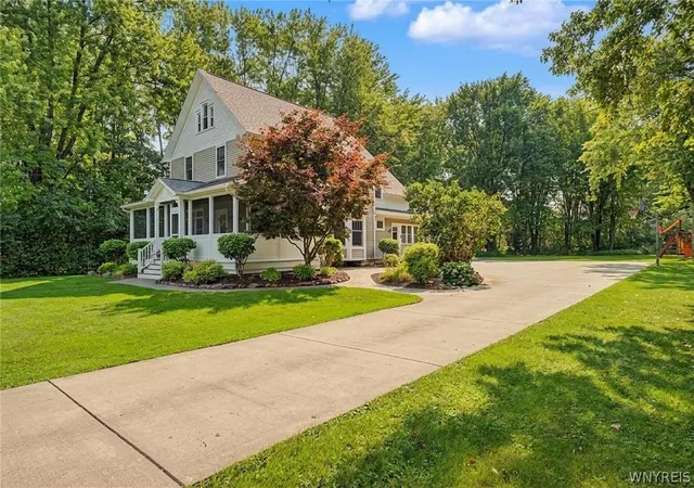 Photo 3 of Sale Pending at 3258 Old Lakeview Rd, Hamburg, NY 14075 | MLS# B1710833 | Listing updated on 2026-09-08