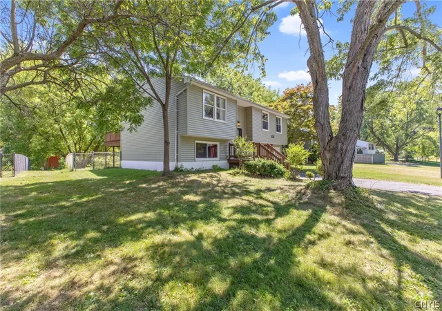 Photo 2 of Sale Pending at 4258 Amblewood Ln, Clay, NY 13041 | MLS# S1711265 | Listing updated on 2026-09-16