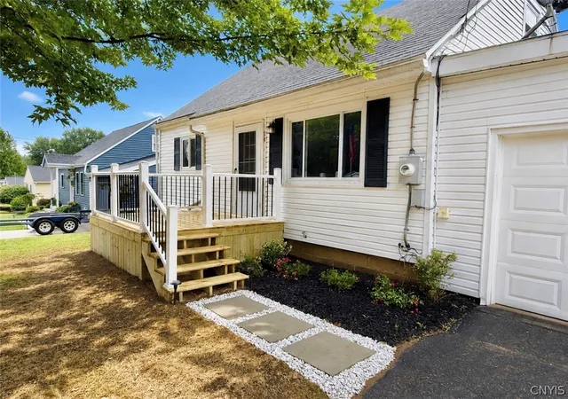 Photo 3 of Single family home for sale at 26 Copley St, Auburn, NY 13021 | MLS# S1711384 | Listing updated on 2026-09-15