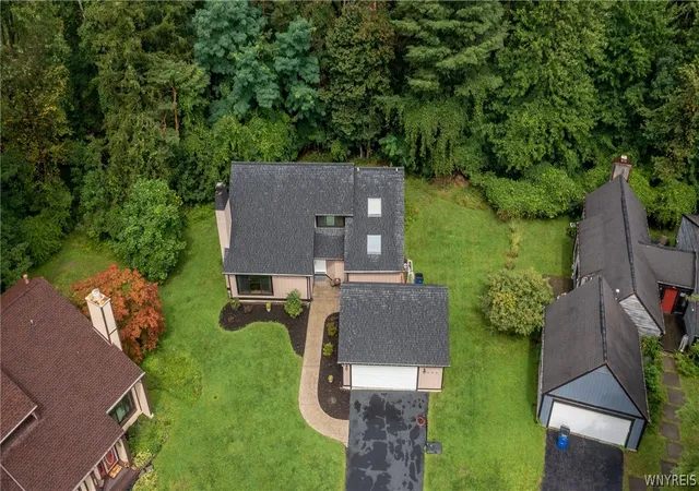 Photo 4 of Sale Pending at 290 Little Robin Rd, Buffalo, NY 14228 | MLS# B1702265 | Listing updated on 2026-09-10