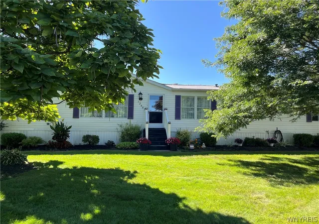 Photo 2 of Sale Pending at 1245 Maplewood Dr, Lockport, NY 14094 | MLS# B1711446 | Listing updated on 2026-09-16