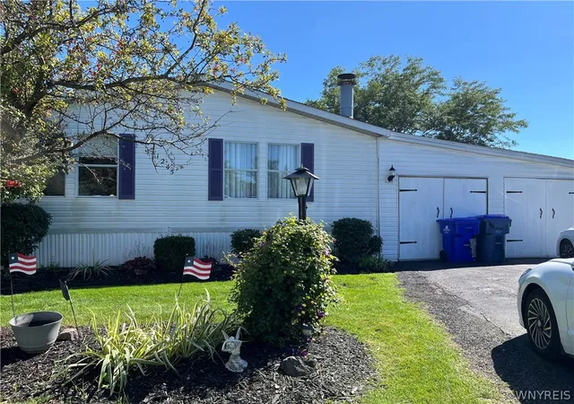 Photo 3 of Sale Pending at 1245 Maplewood Dr, Lockport, NY 14094 | MLS# B1711446 | Listing updated on 2026-09-16