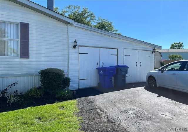 Photo 3 of Sale Pending at 1245 Maplewood Dr, Lockport, NY 14094 | MLS# B1711446 | Listing updated on 2026-09-16