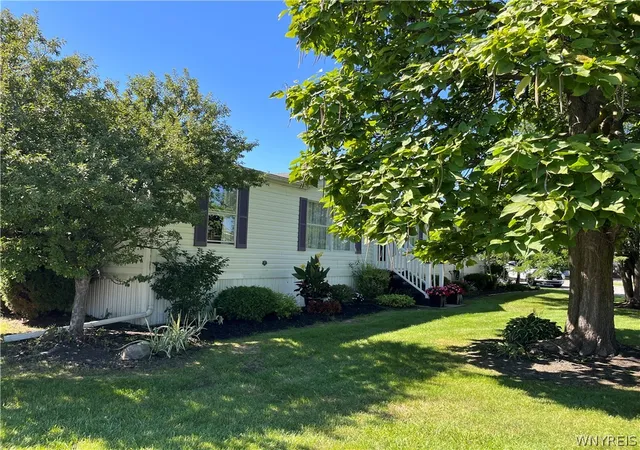 Photo 4 of Sale Pending at 1245 Maplewood Dr, Lockport, NY 14094 | MLS# B1711446 | Listing updated on 2026-09-16