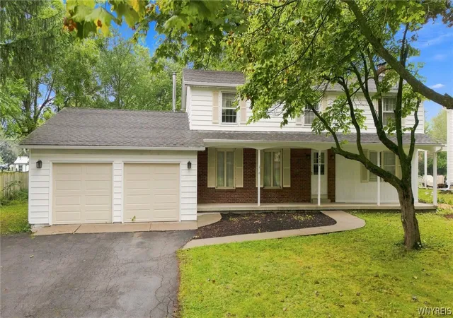 Photo 2 of Sale Pending at 4620 Boncrest Dr E, Buffalo, NY 14221 | MLS# B1711485 | Listing updated on 2026-09-08