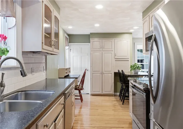 Photo 3 of Single family home for sale at 205 Eleanor St, Horseheads, NY 14845 | MLS# R1711626 | Listing updated on 2026-09-15