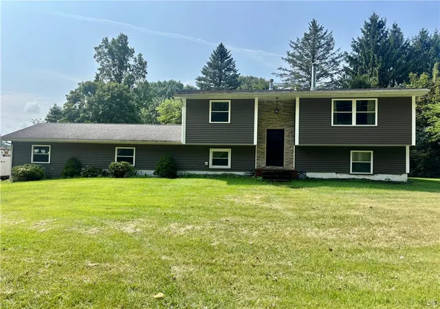 Photo 2 of Single family home for sale at 2826 White Birch Ln, Auburn, NY 13021 | MLS# R1711635 | Listing updated on 2026-09-13