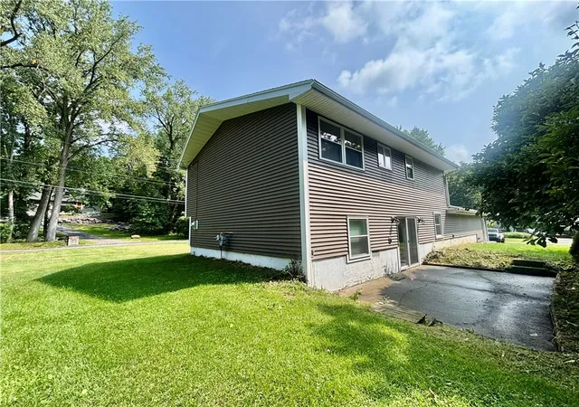 Photo 3 of Single family home for sale at 2826 White Birch Ln, Auburn, NY 13021 | MLS# R1711635 | Listing updated on 2026-09-13
