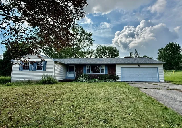 Photo 2 of Sale Pending at 4860 Woodbriar Dr, Syracuse, NY 13215 | MLS# S1707653 | Listing updated on 2026-09-02
