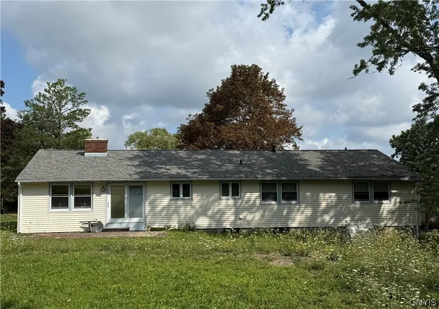 Photo 3 of Sale Pending at 4860 Woodbriar Dr, Syracuse, NY 13215 | MLS# S1707653 | Listing updated on 2026-09-02