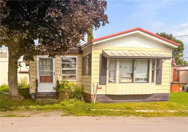 Photo 3 of Manufactured home for sale at 5839 Chili Riga Ctr Rd #E0, Churchville, NY 14428 | MLS# R1710817 | Listing updated on 2026-09-02