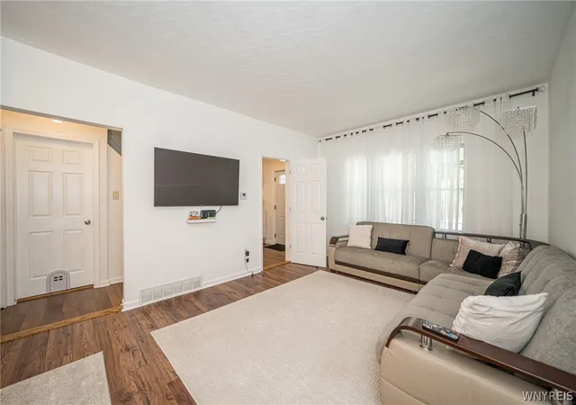 Photo 3 of Sale Pending at 37 Glor St, Buffalo, NY 14207 | MLS# B1711272 | Listing updated on 2026-09-14