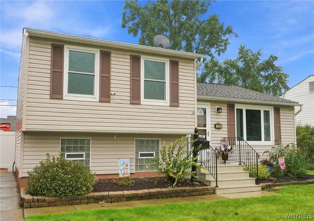 Photo 3 of Sale Pending at 153 Le Havre Dr, Buffalo, NY 14227 | MLS# B1711426 | Listing updated on 2026-09-10