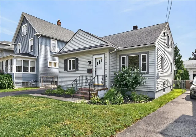 Photo 3 of Sale Pending at 316 W Elm St, East Rochester, NY 14445 | MLS# R1710583 | Listing updated on 2026-09-10