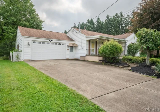 Photo 3 of Sale Pending at 395 Leydecker Rd, Buffalo, NY 14224 | MLS# B1711407 | Listing updated on 2026-09-13