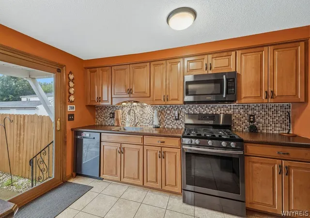 Photo 3 of Sale Pending at 340 Wimbledon Ct, West Seneca, NY 14224 | MLS# B1711651 | Listing updated on 2026-09-16