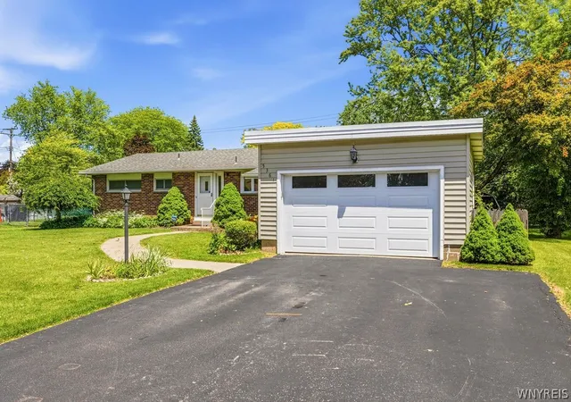 Photo 2 of Single family home for sale at 5361 Annover Rd, Lewiston, NY 14092 | MLS# B1711778 | Listing updated on 2026-09-02