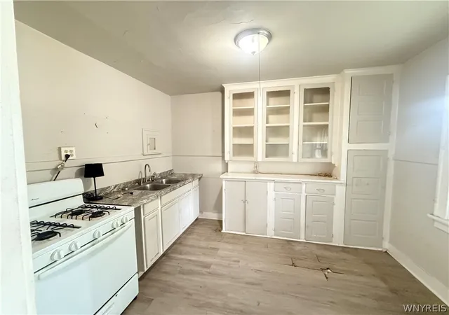 Listing Photo 4 - Condo for sale in building located at 183 Roesch Ave, Buffalo, NY 14207