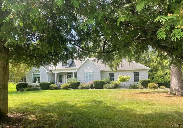 Photo 3 of Sale Pending at 556 Sayles St, Oneida, NY 13421 | MLS# S1711588 | Listing updated on 2026-09-10