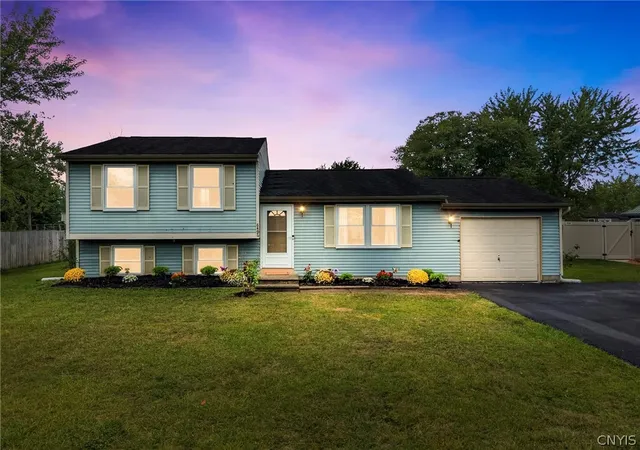 Photo 1 of Single family home for sale at 8496 Chinkapin Cir, Cicero, NY 13039 | MLS# S1711202 | Listing updated on 2026-09-02