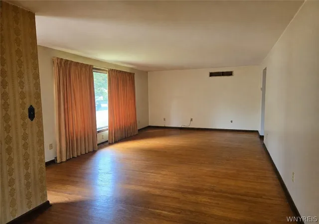Photo 3 of Sale Pending at 177 Iris Ave, Buffalo, NY 14224 | MLS# B1711468 | Listing updated on 2026-09-10