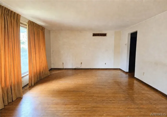 Photo 4 of Sale Pending at 177 Iris Ave, Buffalo, NY 14224 | MLS# B1711468 | Listing updated on 2026-09-10