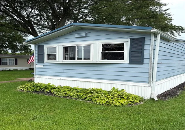Photo 3 of Manufactured home for sale at 898 Ridge Rd #21, Webster, NY 14580 | MLS# R1711777 | Listing updated on 2026-09-08