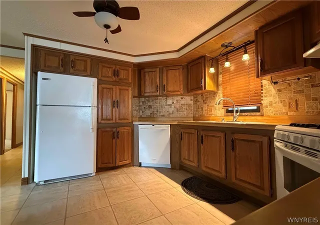 Photo 3 of Manufactured home for sale at 37 Brookridge Dr, Hamburg, NY 14075 | MLS# B1711818 | Listing updated on 2026-09-03