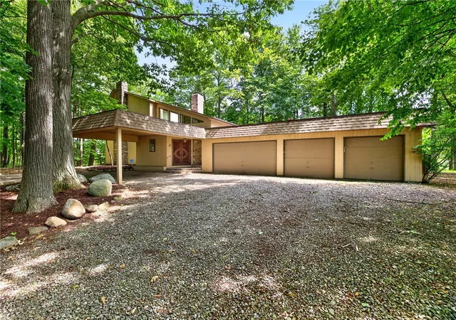 Photo 1 of Sale Pending at 60 Mendon Ctr Rd, Honeoye Falls, NY 14472 | MLS# R1711260 | Listing updated on 2026-09-14