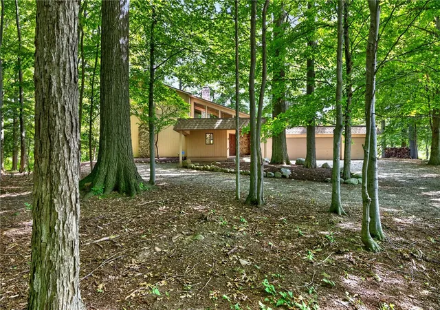 Photo 3 of Sale Pending at 60 Mendon Ctr Rd, Honeoye Falls, NY 14472 | MLS# R1711260 | Listing updated on 2026-09-14