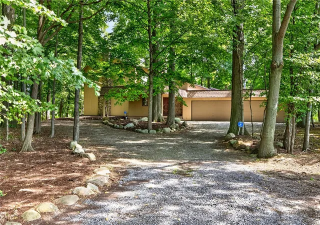 Photo 3 of Sale Pending at 60 Mendon Ctr Rd, Honeoye Falls, NY 14472 | MLS# R1711260 | Listing updated on 2026-09-14