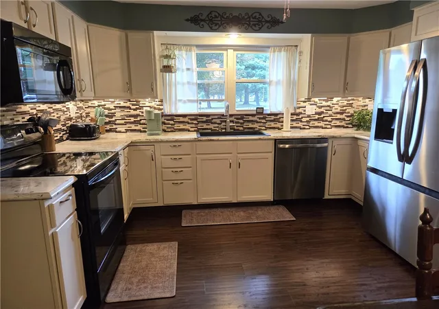 Photo 3 of Sale Pending at 188 Ridge Rd, Horseheads, NY 14845 | MLS# R1711948 | Listing updated on 2026-09-09