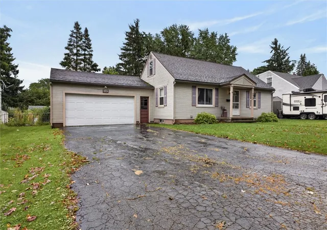 Photo 3 of Sale Pending at 173 Crestwood Blvd, Rochester, NY 14624 | MLS# R1710109 | Listing updated on 2026-09-07
