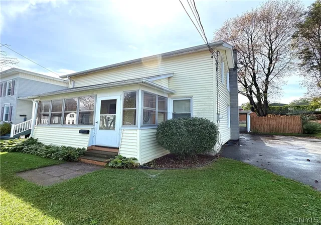 Photo 1 of Sale Pending at 152 Van Anden St, Auburn, NY 13021 | MLS# S1711819 | Listing updated on 2026-09-13